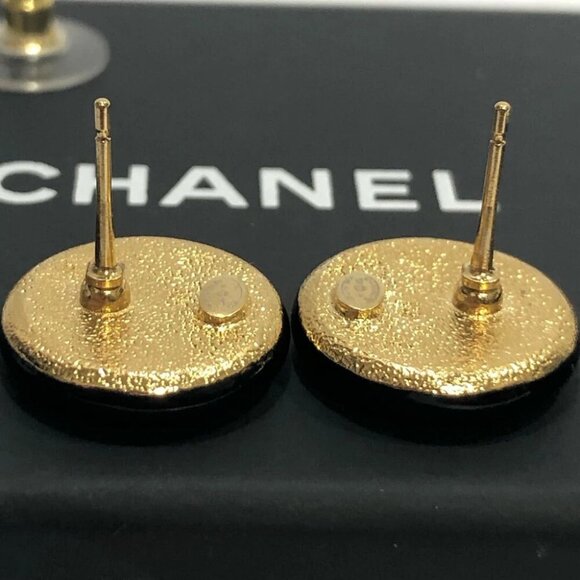 CHANEL CC Logos Black White Round Stud Earrings Gold Tone B24P Auth w/Box #1995 - Picture 4 of 10